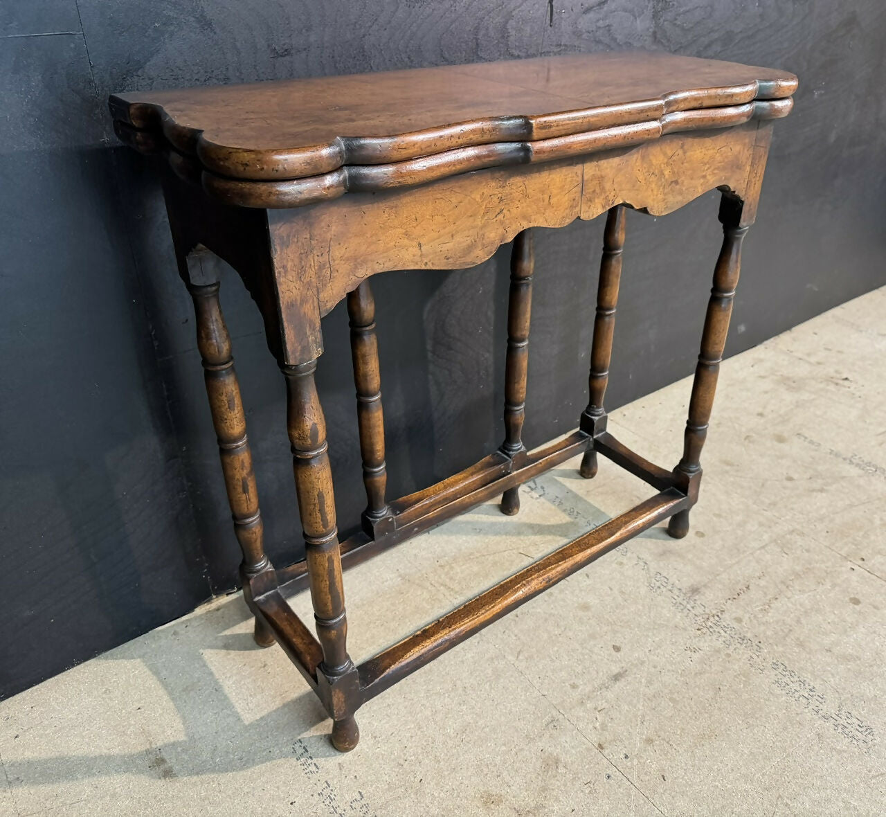 Pretty Walnut Queen Anne Style Tea Table