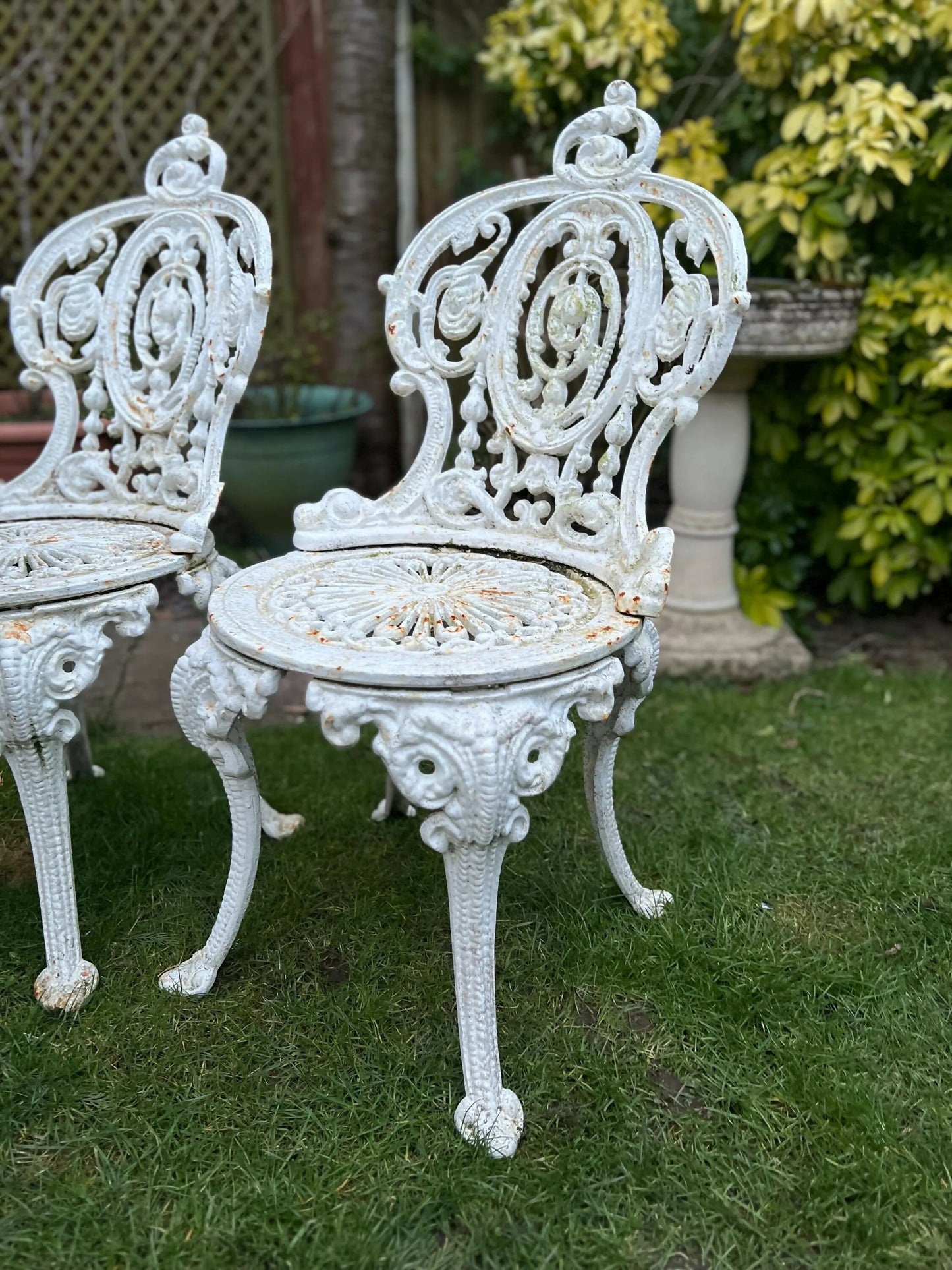 Victorian Crown Cast Iron Patio Set