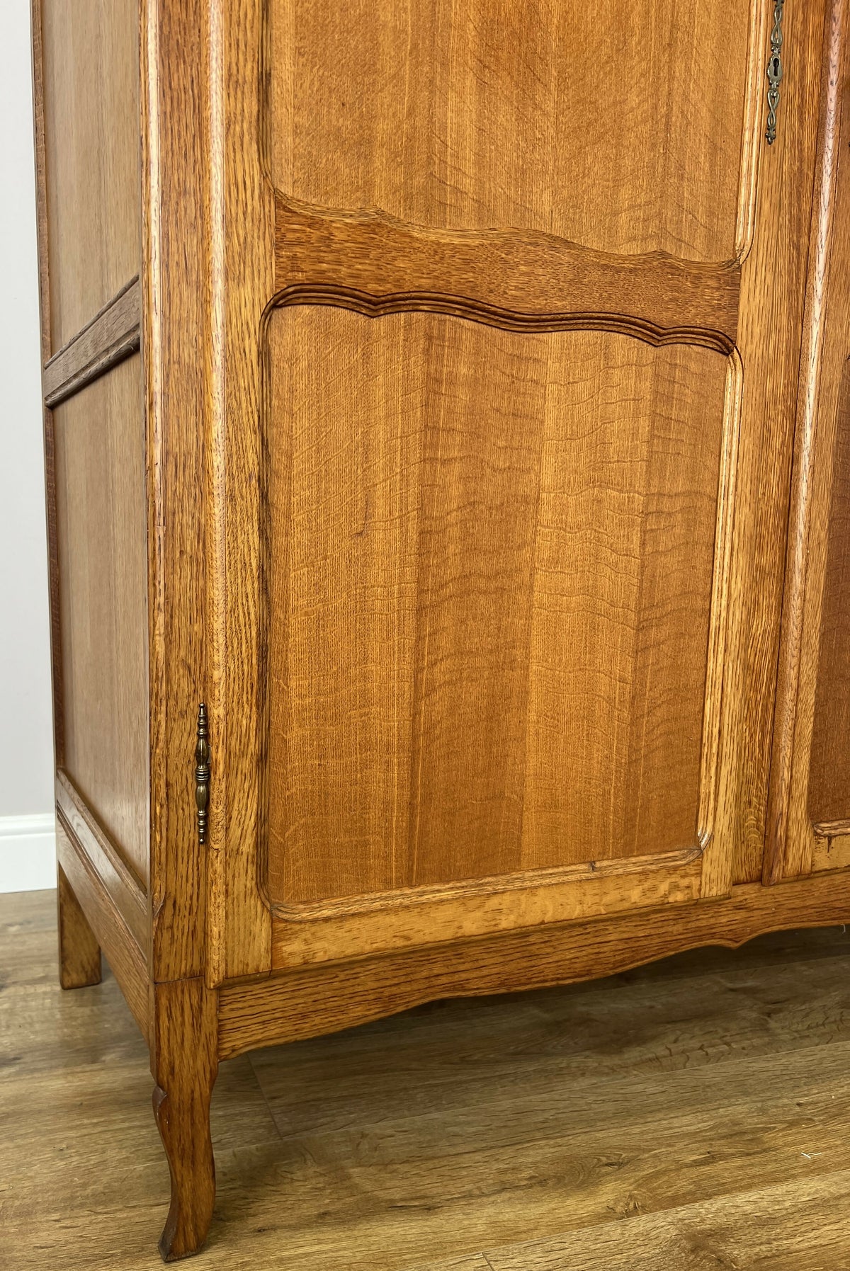 Wardrobe Vintage French Louis Oak Triple Door Carved Armoire Cabinet LOT 6531
