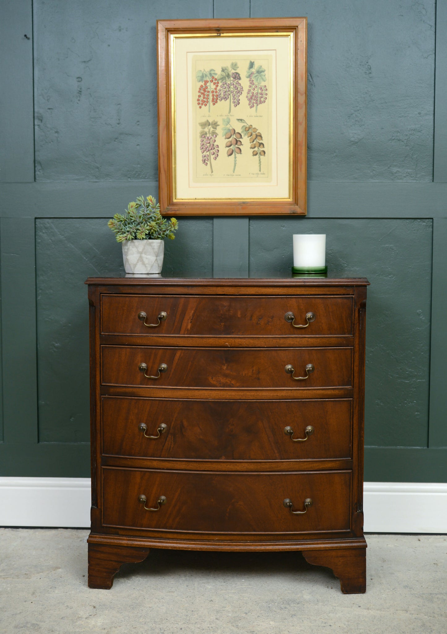 Regency Style Mahogany Chest of Drawers - Bow Fronted