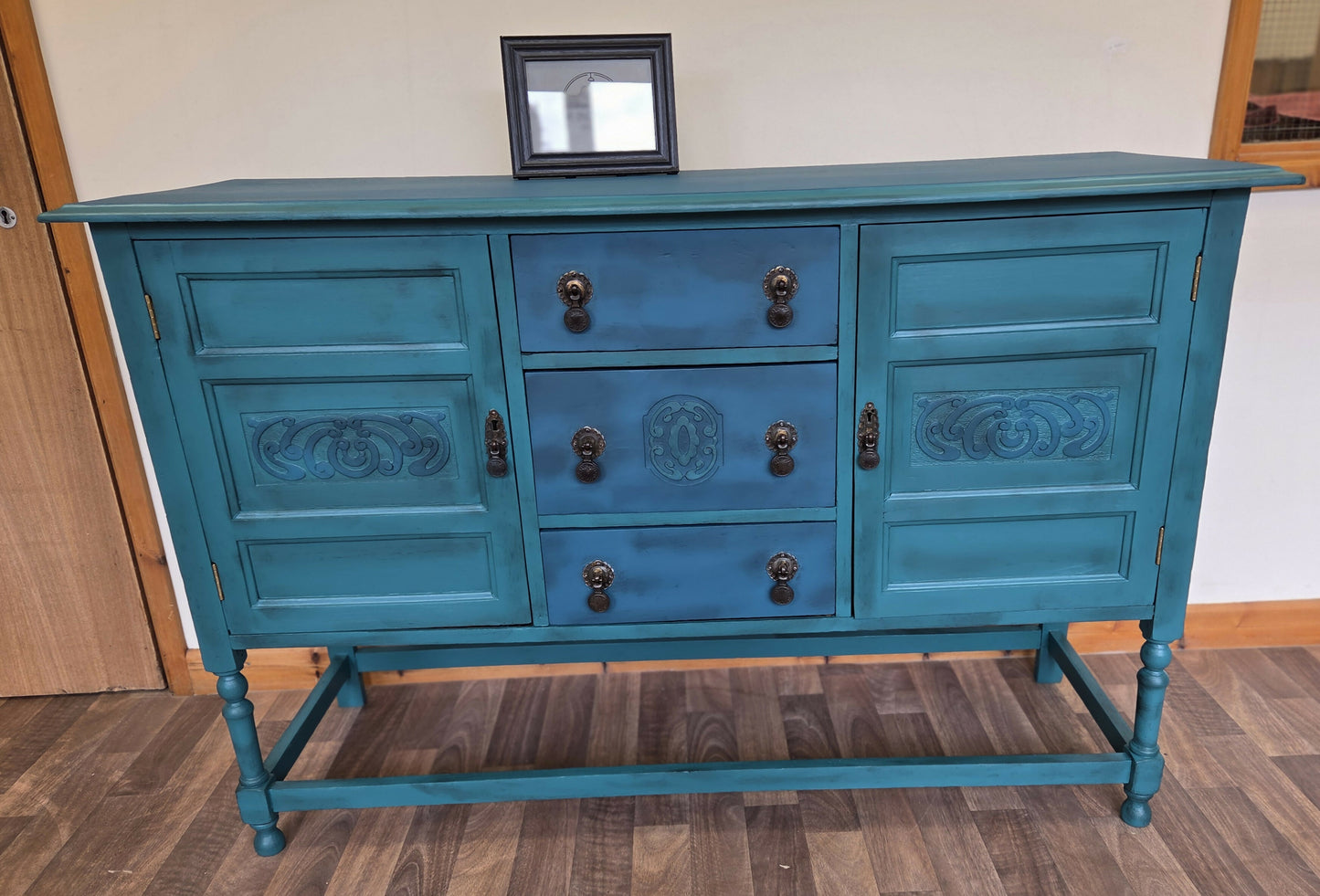 Vintage solid oak sideboard/cabinet/bar.