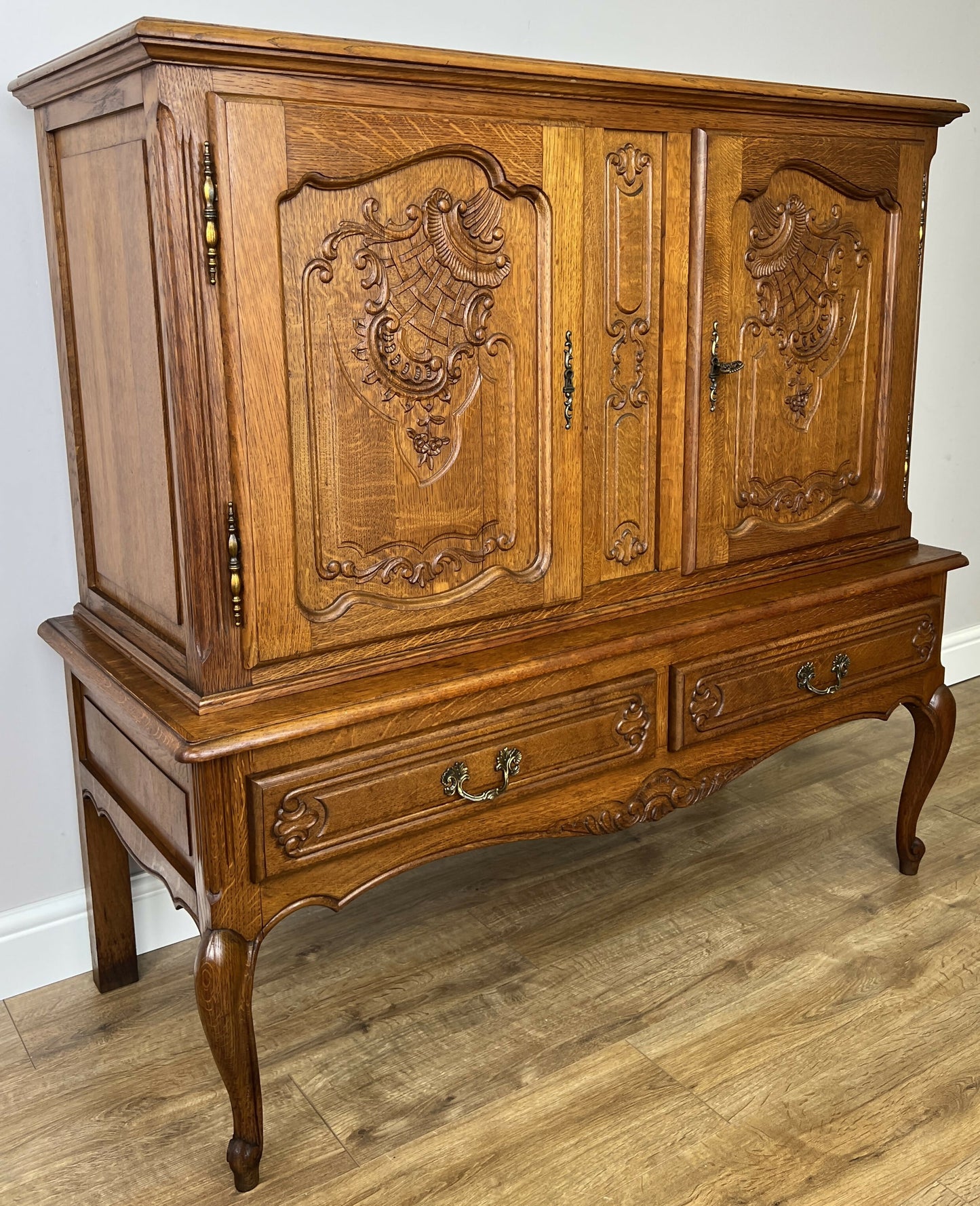 Cabinet Vintage French Louis XIV Style Oak Sideboard Carved Cupboard LOT 6266