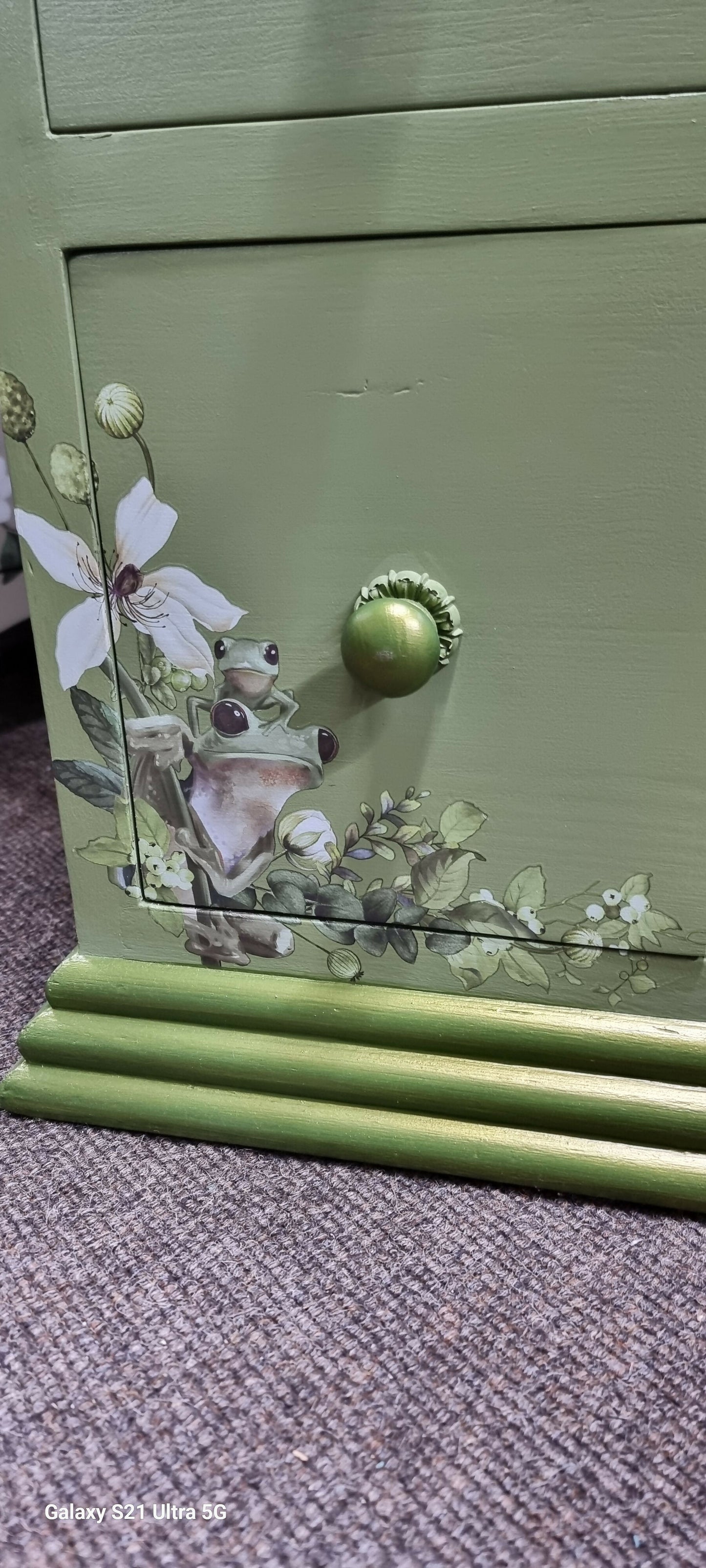 Slim chest of drawers