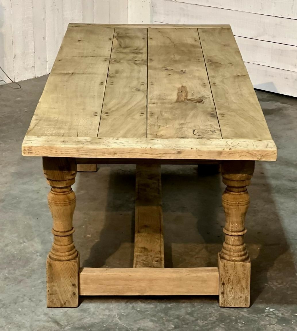 Good Quality Oak Farmhouse Dining Table