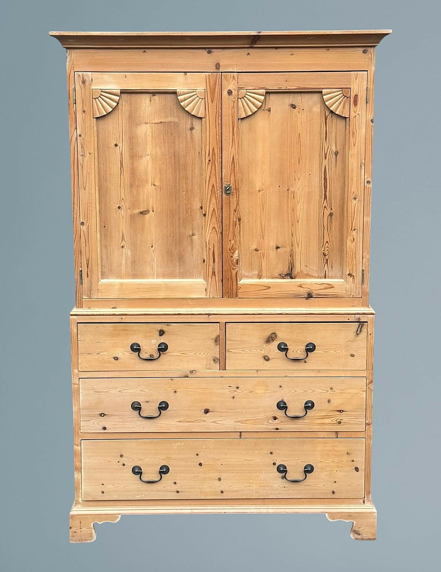 Pine Press / Pine Cupboard In The Georgian Style