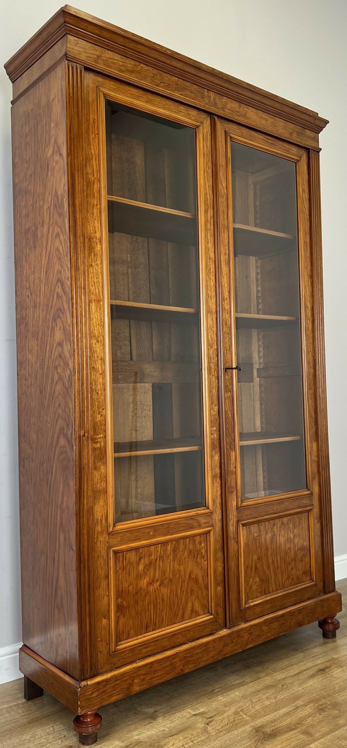 Bookcase Antique French Style Glazed Display Cabinet Walnut Sideboard LOT 6521