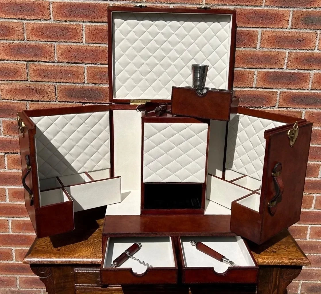 Superb Quality Hand Crafted Antique Style Leather Campaign Portable Drinks cabinet bar