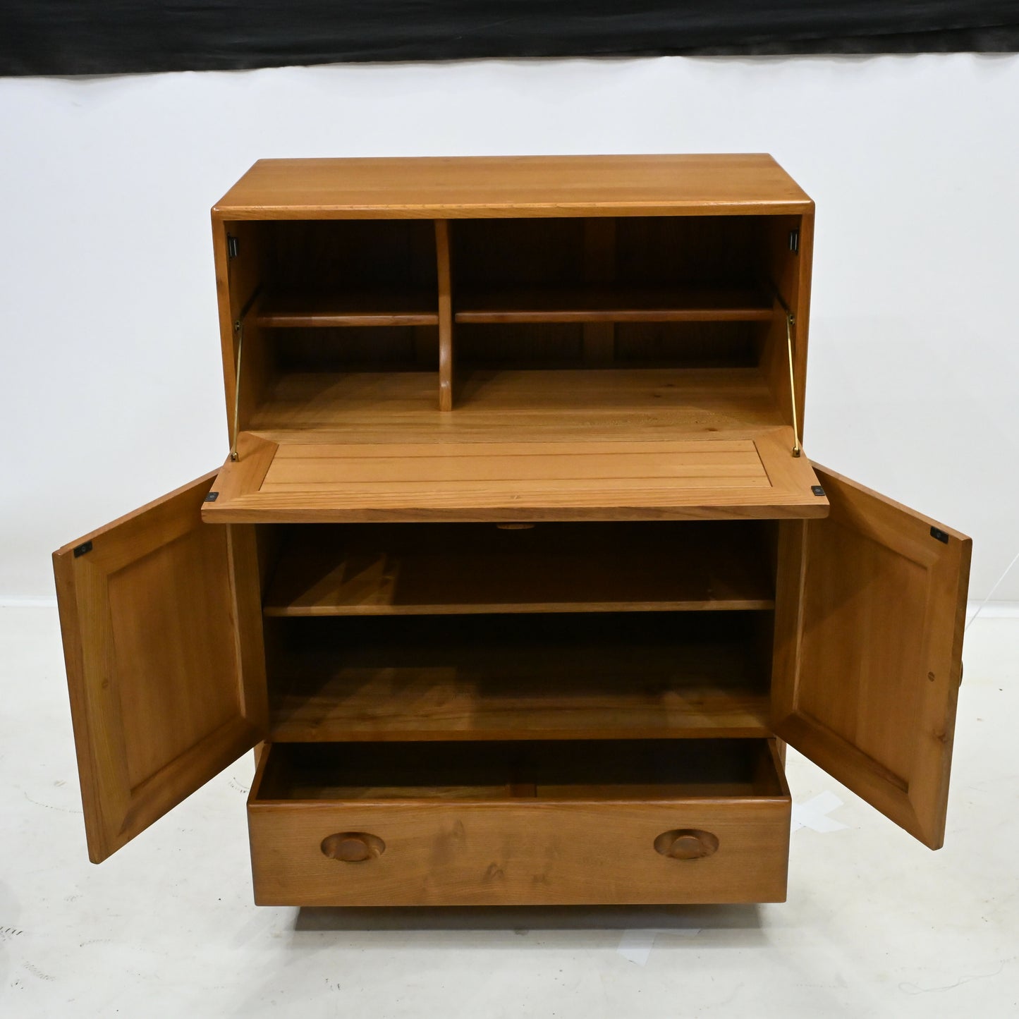 Ercol Drinks Cabinet Bureau Gin/Drinks Cabinet Light Finish FREE UK Delivery. SBR11121/3010E