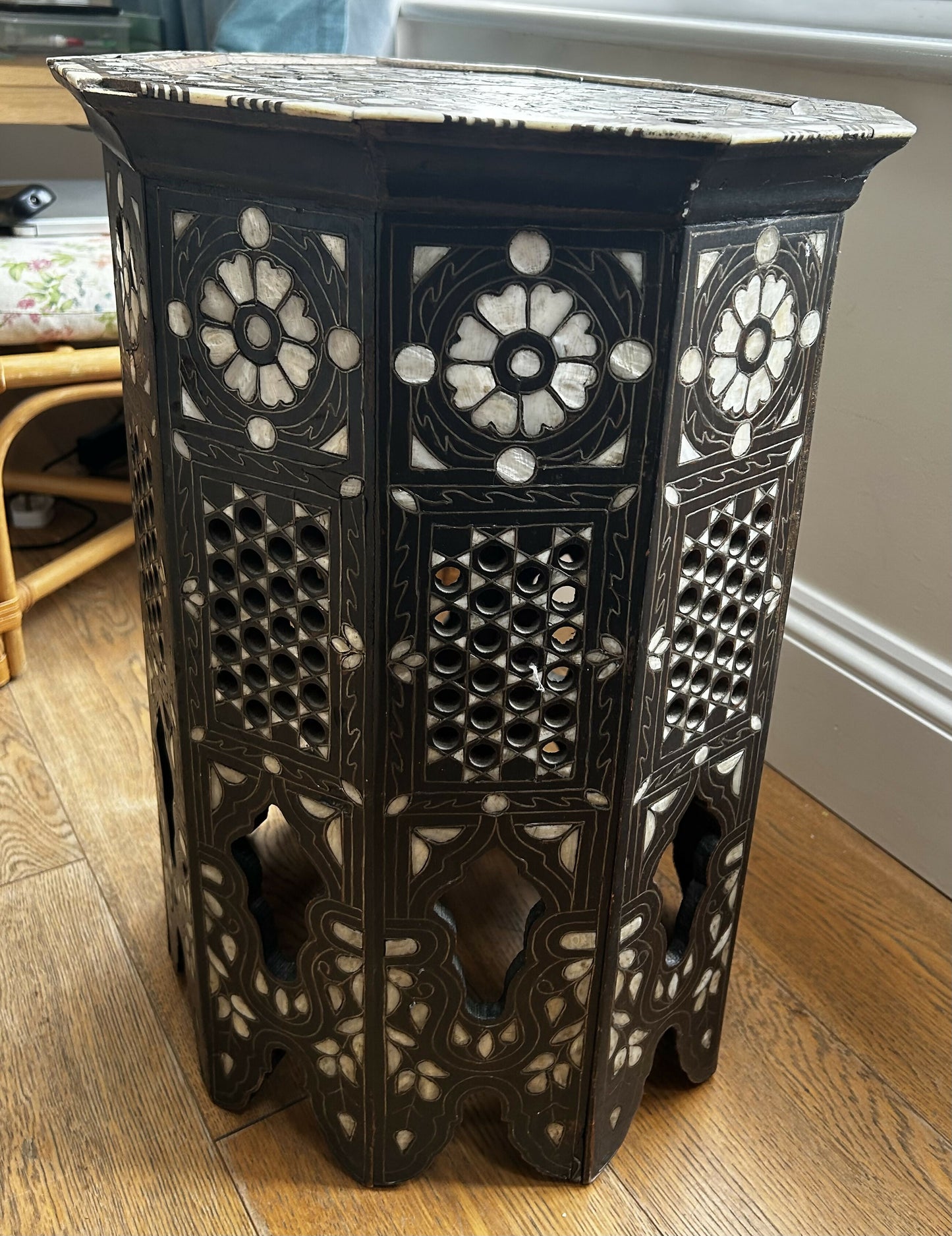 ANTIQUE SYRIAN DAMASCENE INLAID OCTAGONAL SIDE TABLE BONE MOTHER OF PEARL