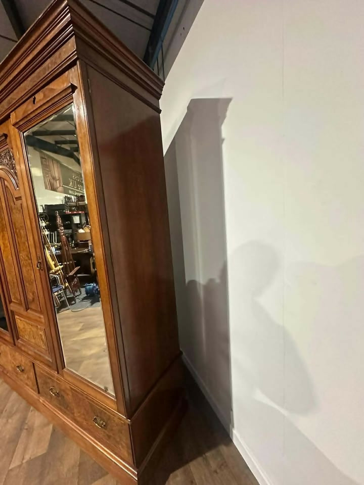 Victorian Walnut Triple Compactum Wardrobe – By Johnson & Appleyards Ltd., Sheffield