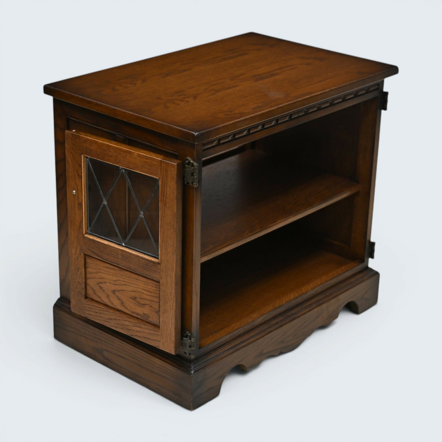 Old Charm TV Stand DVD/SKY Cabinet Light Oak Made In England Free UK Delivery