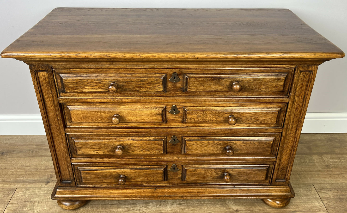 Chest of Drawers Vintage French Style Oak 4 Drawers Carved Cabinet LOT 6258