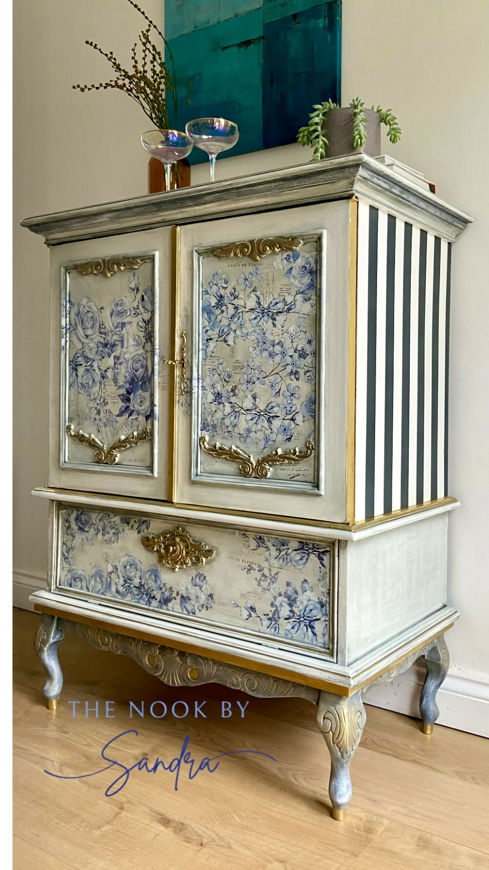 Vintage TV Cabinet Transformed into a Striking Cocktail Cabinet &Drink Bar