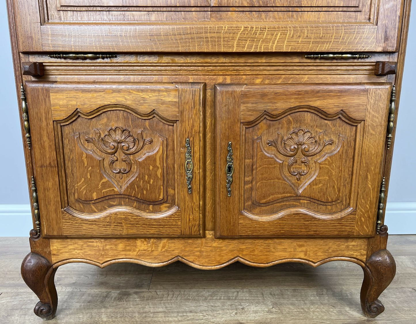 Cabinet Vintage French Louis XIV Style Oak Sideboard Carved Cupboard LOT 6249