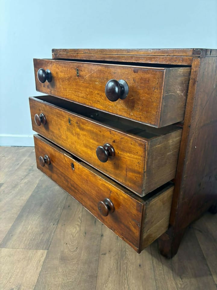 Early Victorian Mahogany Three Drawer Chest of Drawers (Short Proportions)