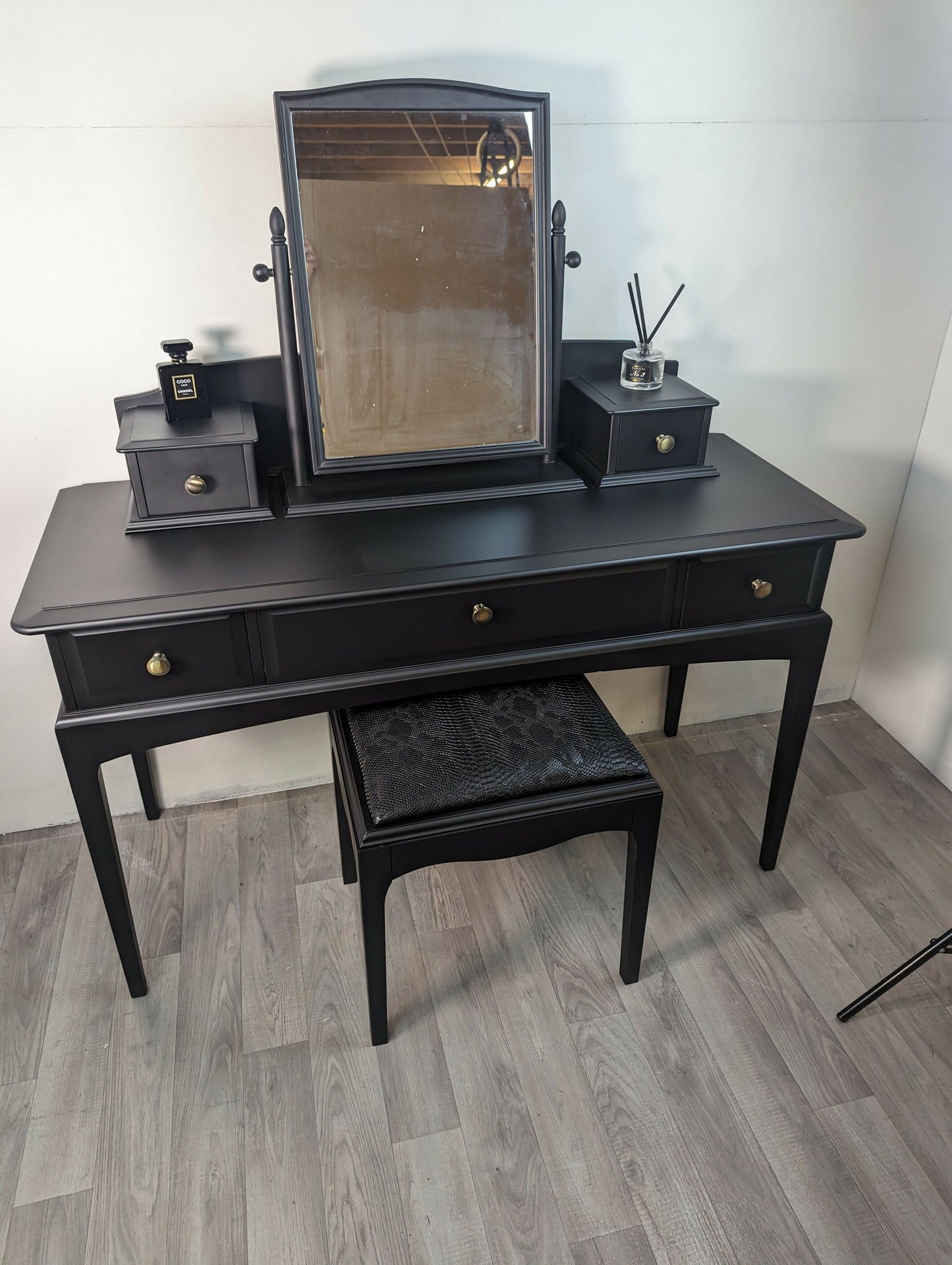 Stag Minstrel Dressing Table Mirror & Stool Black