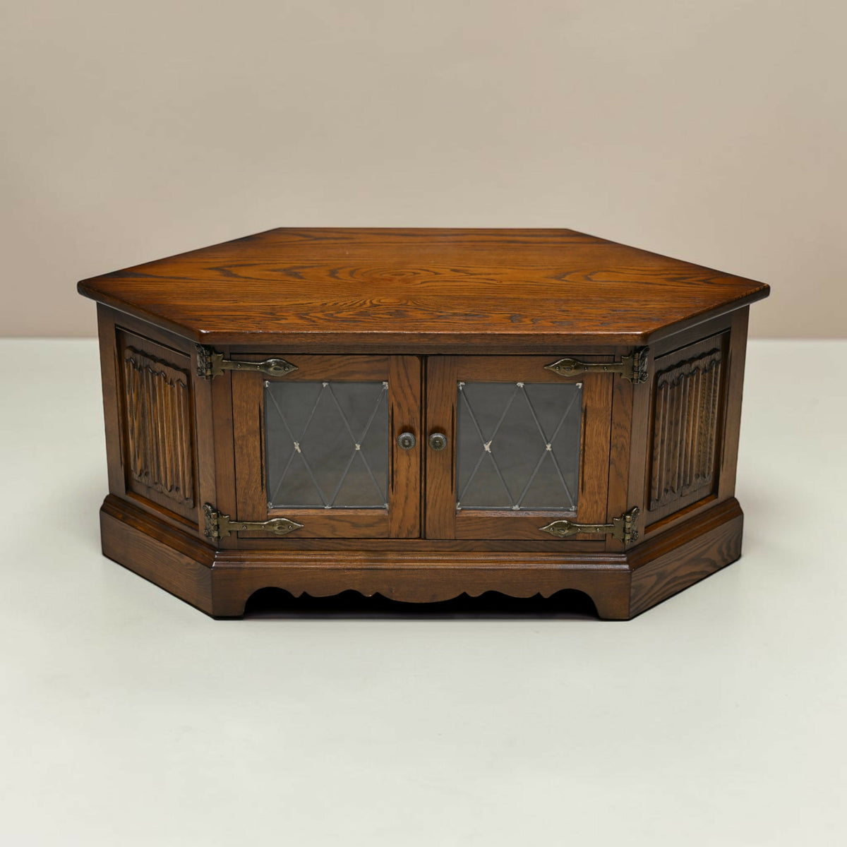 Old Charm TV Stand Linenfold Leaded Glass Doors Light Oak FREE UK Delivery*