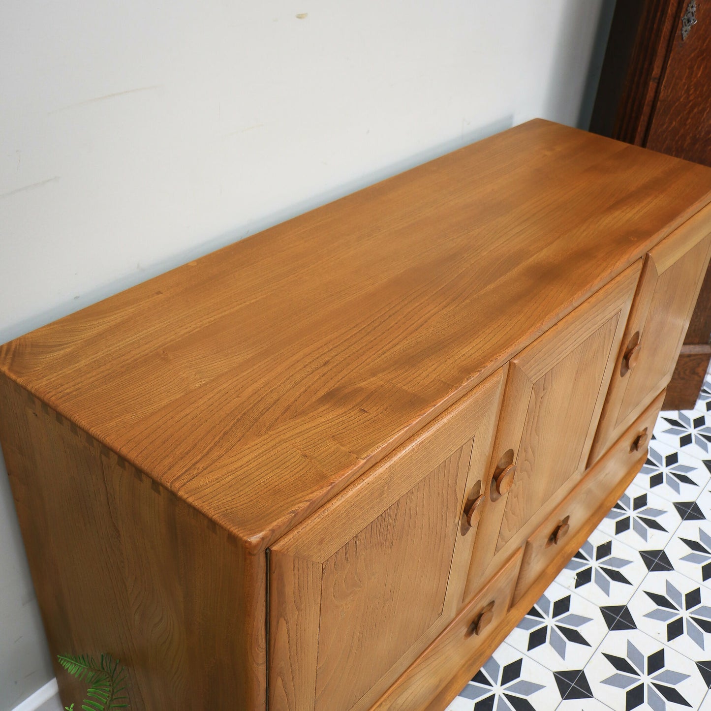 Ercol Windsor Elm Sideboard Model 468 on Castors Light Finish 1960s
