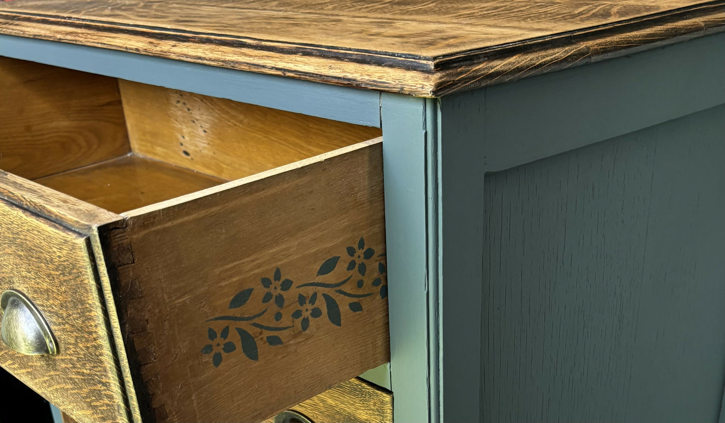 Beautiful Vintage Chest of Drawers