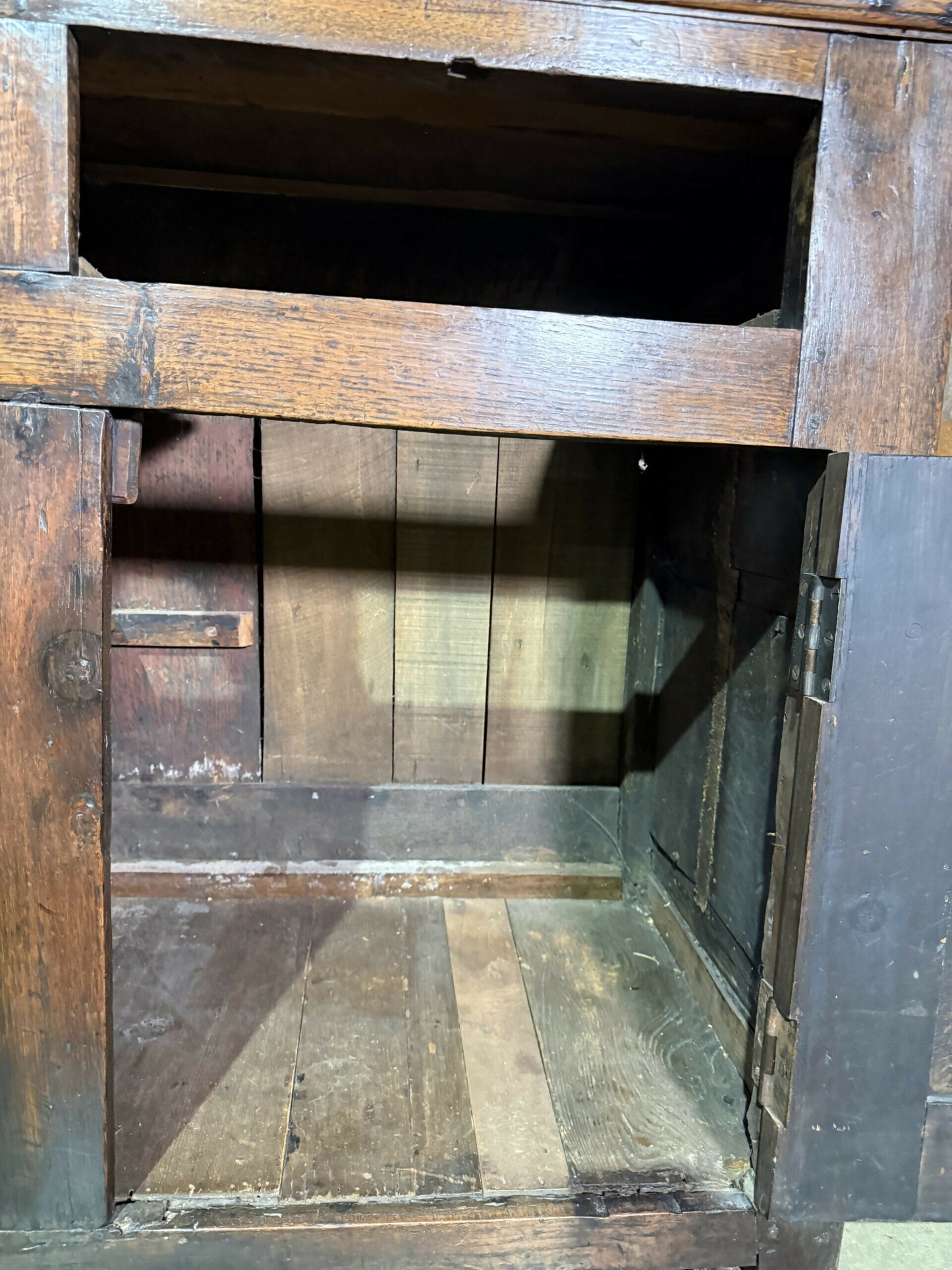 Antique Georgian Country Oak Dresser / Housekeeper Cupboard with Plate Rack, c.177