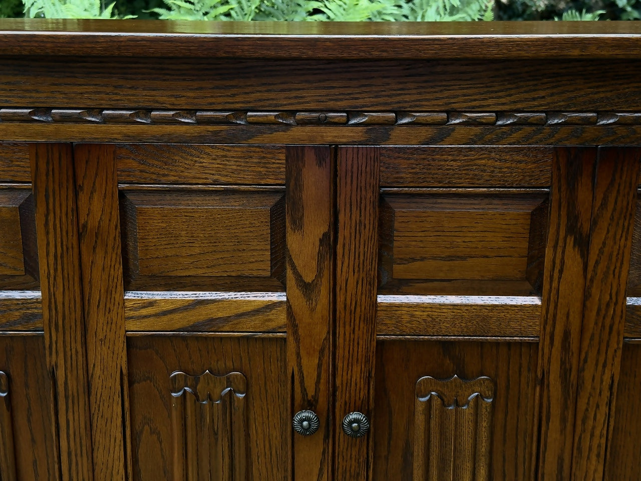 A WOOD BROTHERS OLD CHARM CARVED LIGHT OAK CD STORAGE CABINET / STAND