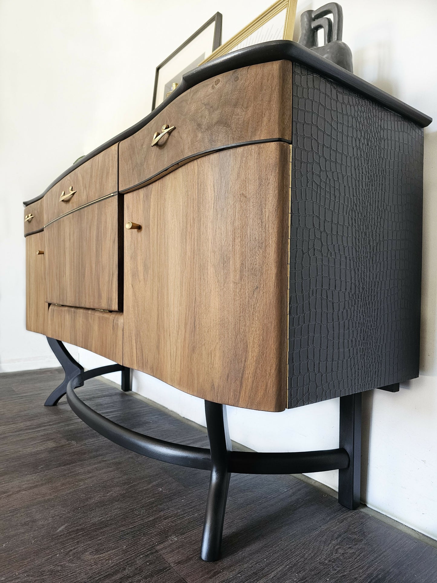Mid Century Modern Beautility Drinks Cabinet / Sideboard / TV Cabinet