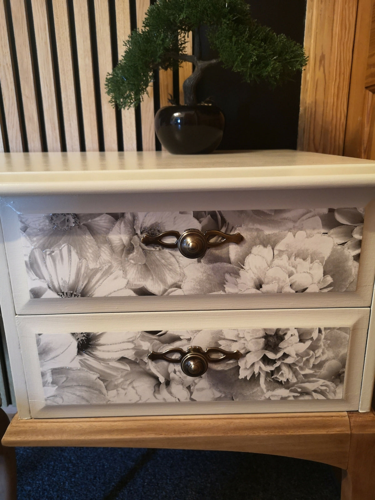 Stag Minstrel dressing table with matching floral pattern stool
