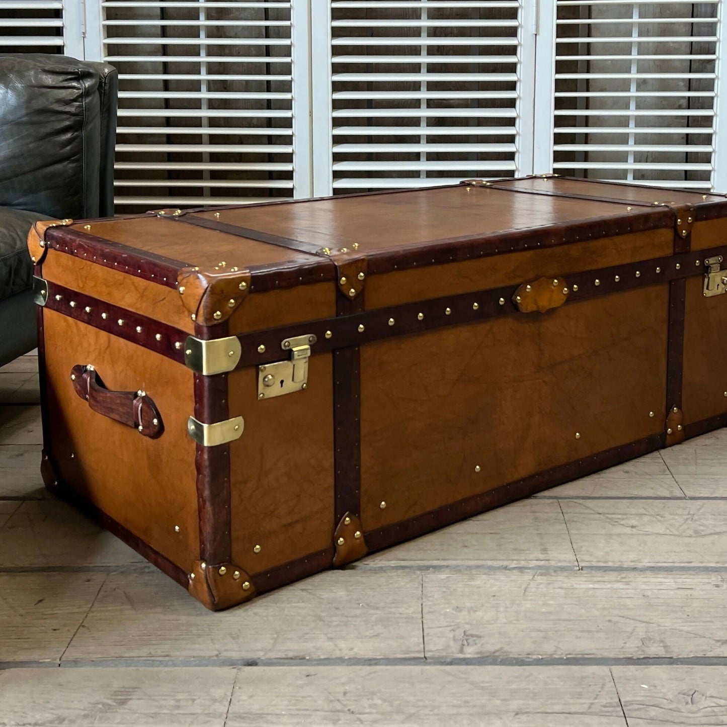 London Tan Handcrafted Leather Livingroom Trunk