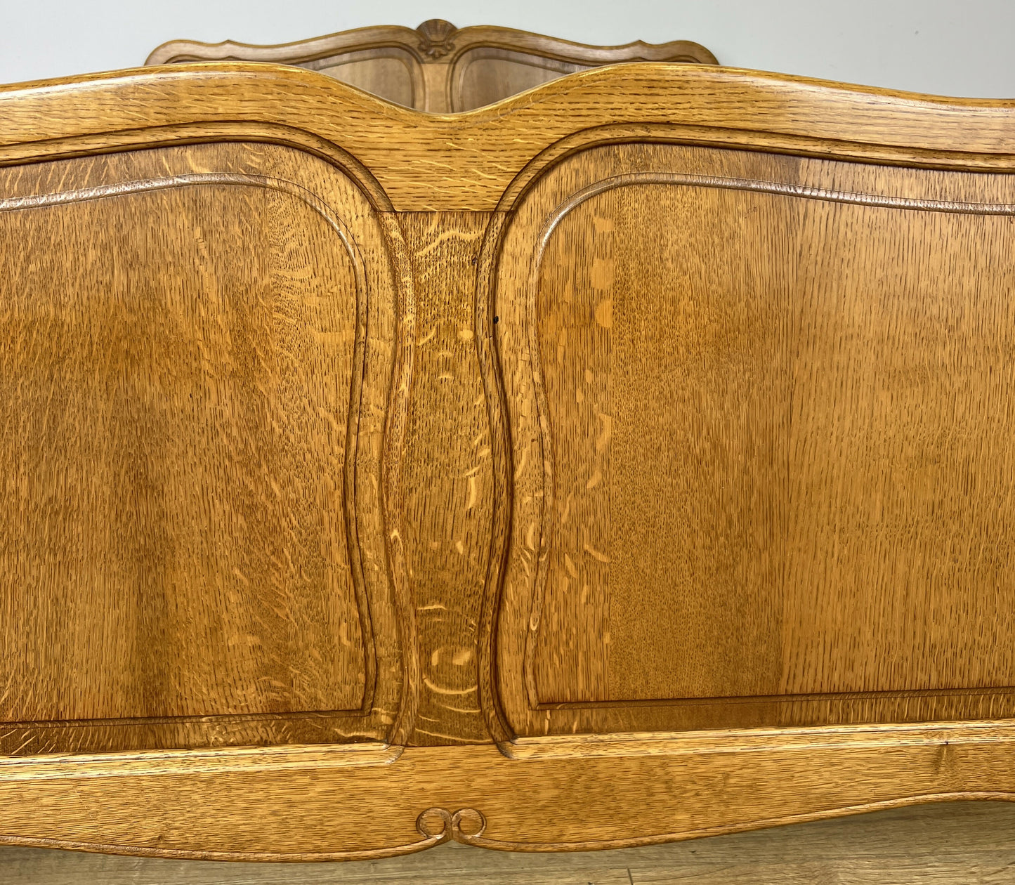 Bed Vintage French Louis Style Oak Double Bed Frame Carved Headboard LOT 6388