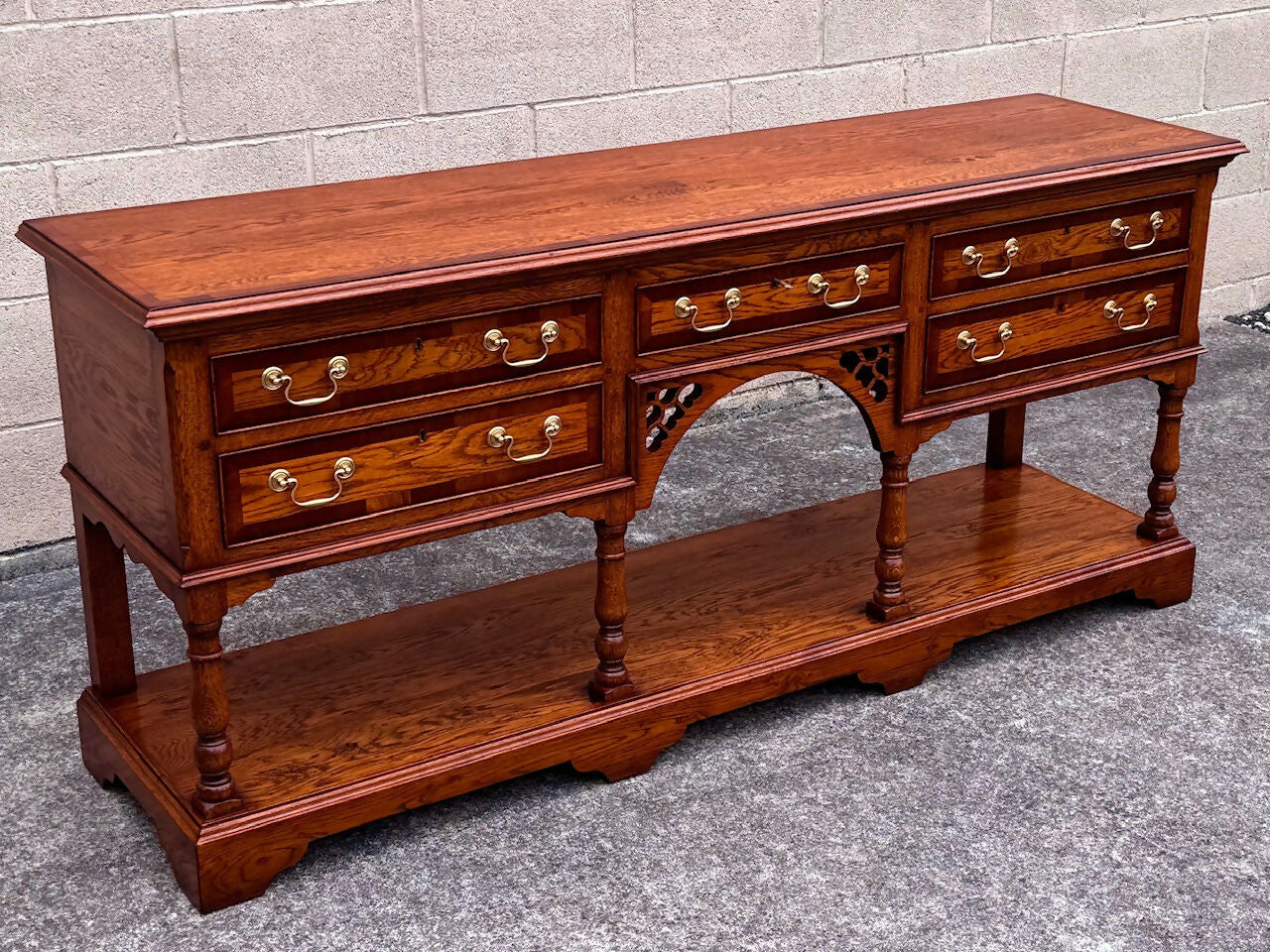 A TITCHMARSH AND GOODWIN STYLE SOLID OAK SIDEBOARD / DRESSER BASE / HALL LAMP TABLE