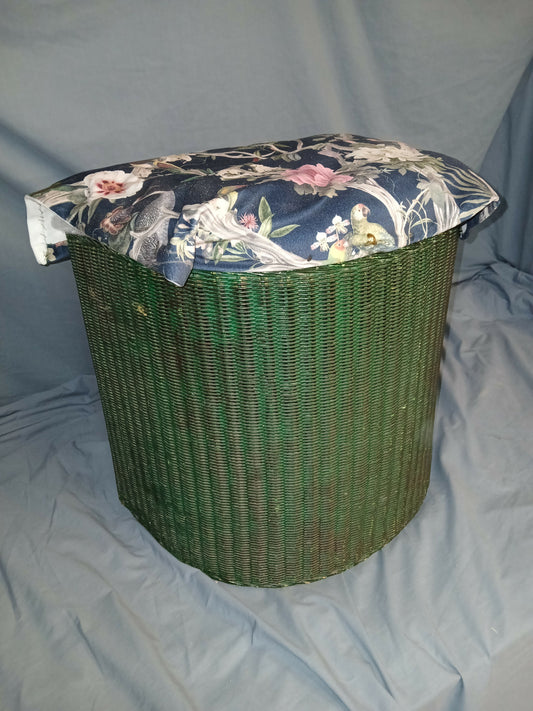 Genuine Lloyd Loom box 42 x 42 x 30 cm needs refurbishing