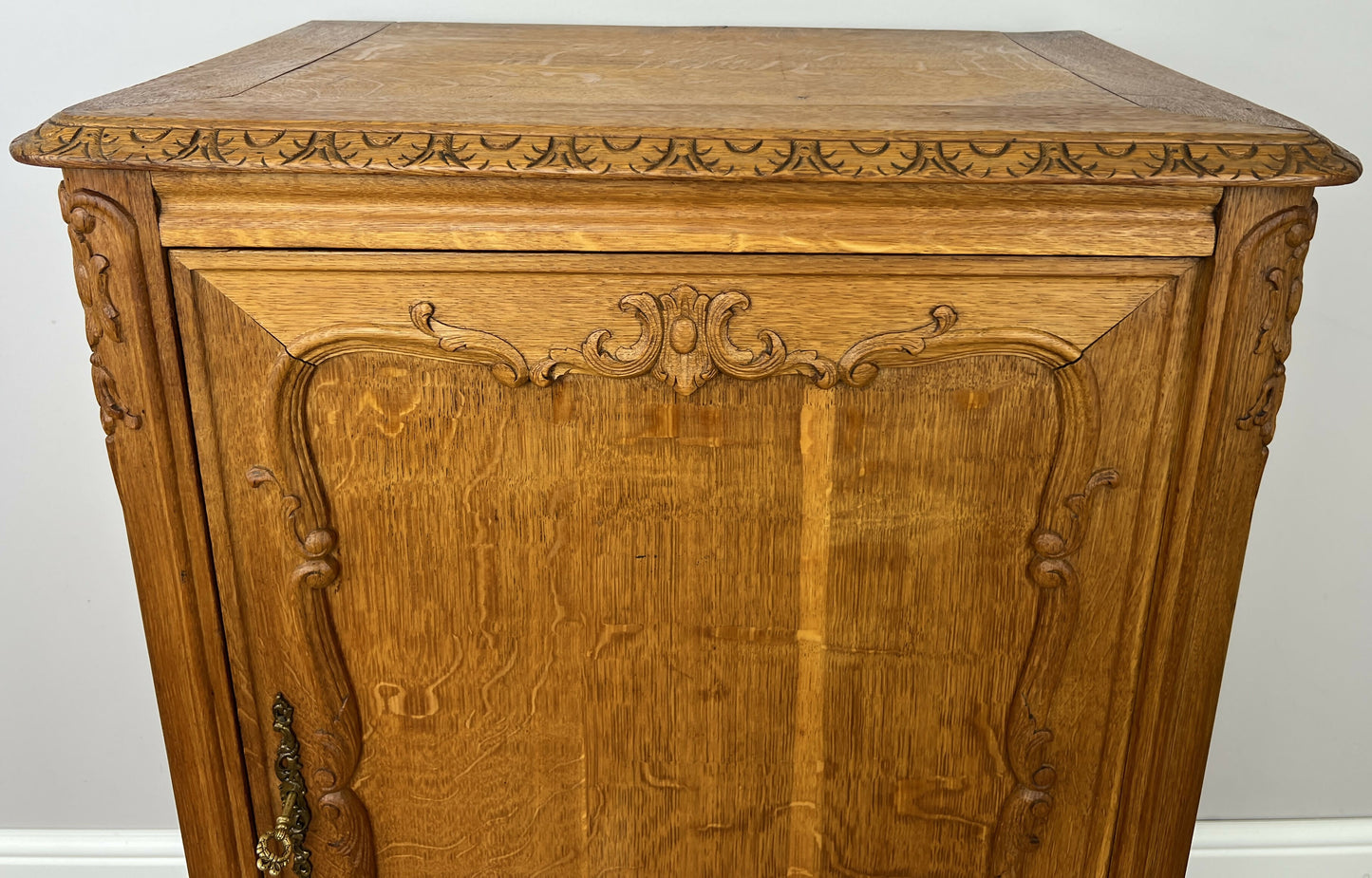 Cabinet Vintage French Style Oak Sideboard with Carved Cupboard LOT 6248