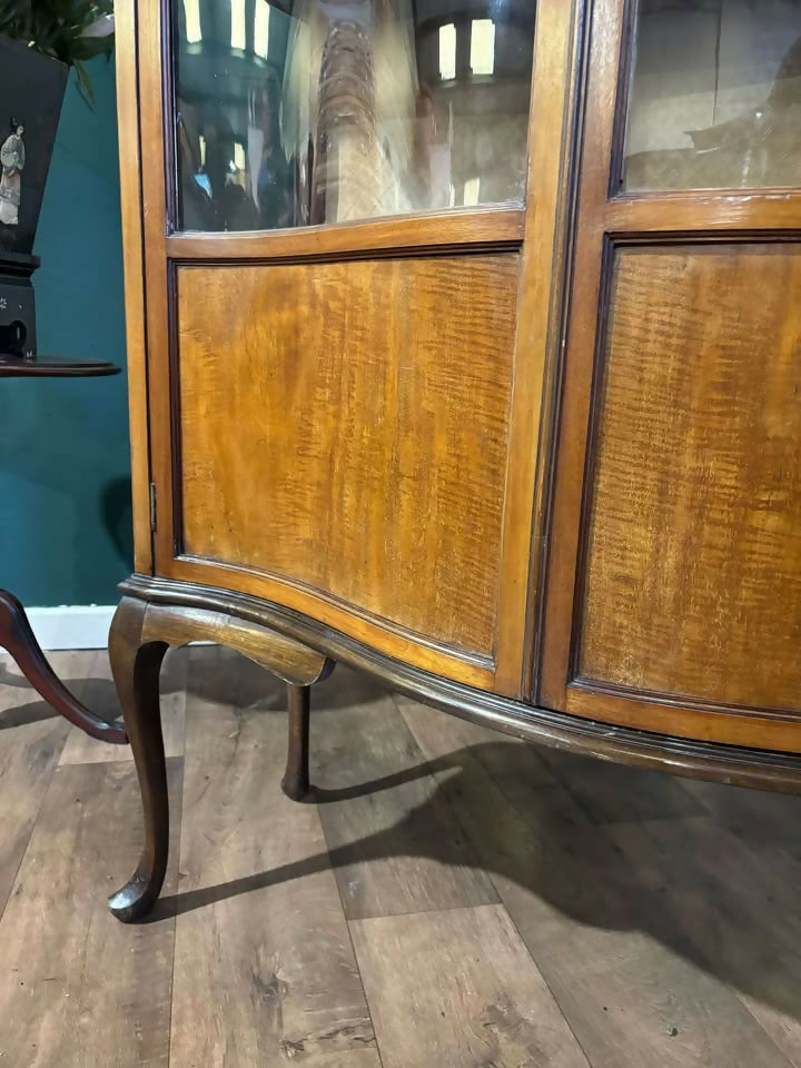 Edwardian Mahogany Serpentine Fronted Display Cabinetbb