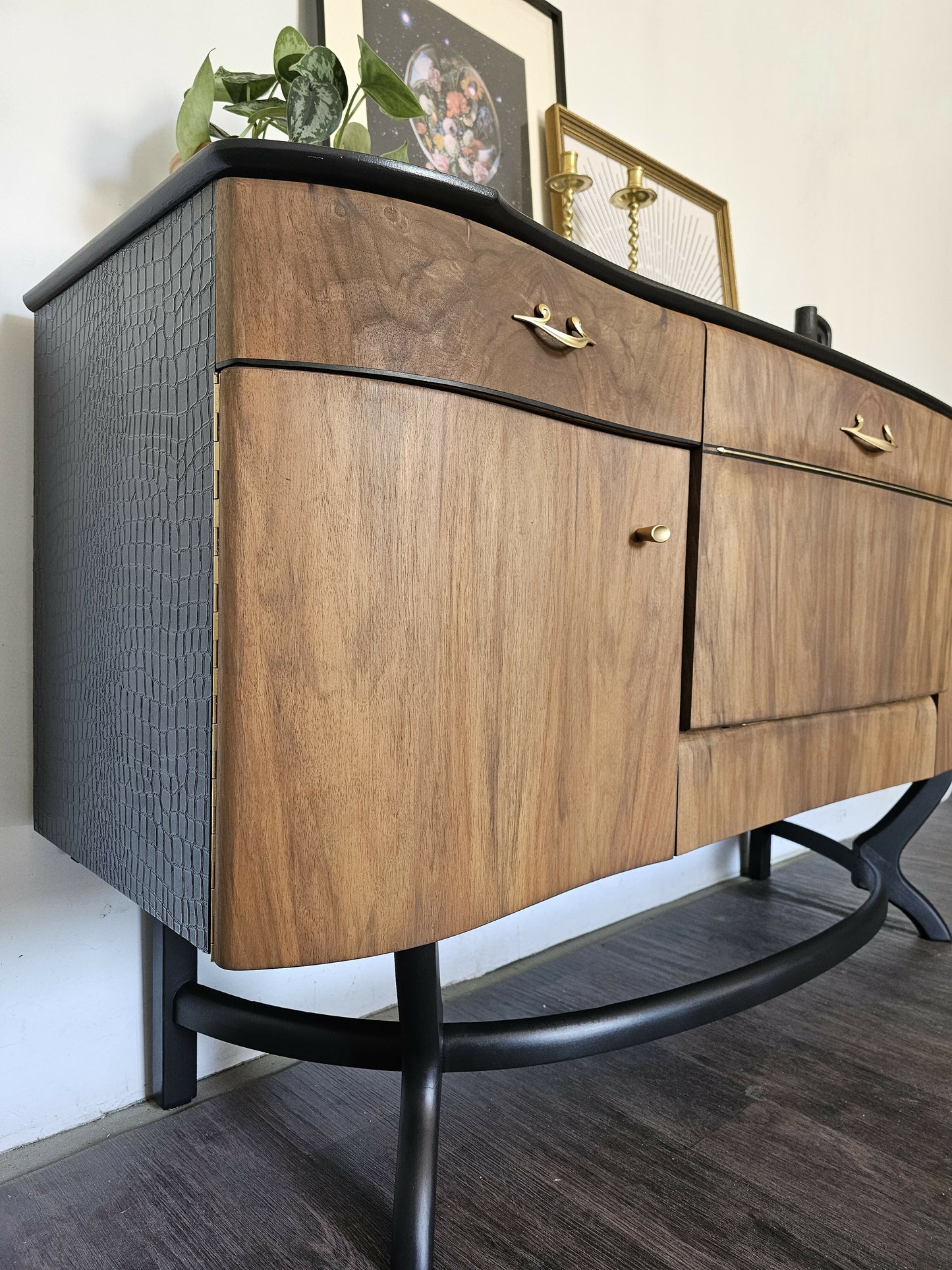 Mid Century Modern Beautility Drinks Cabinet / Sideboard / TV Cabinet