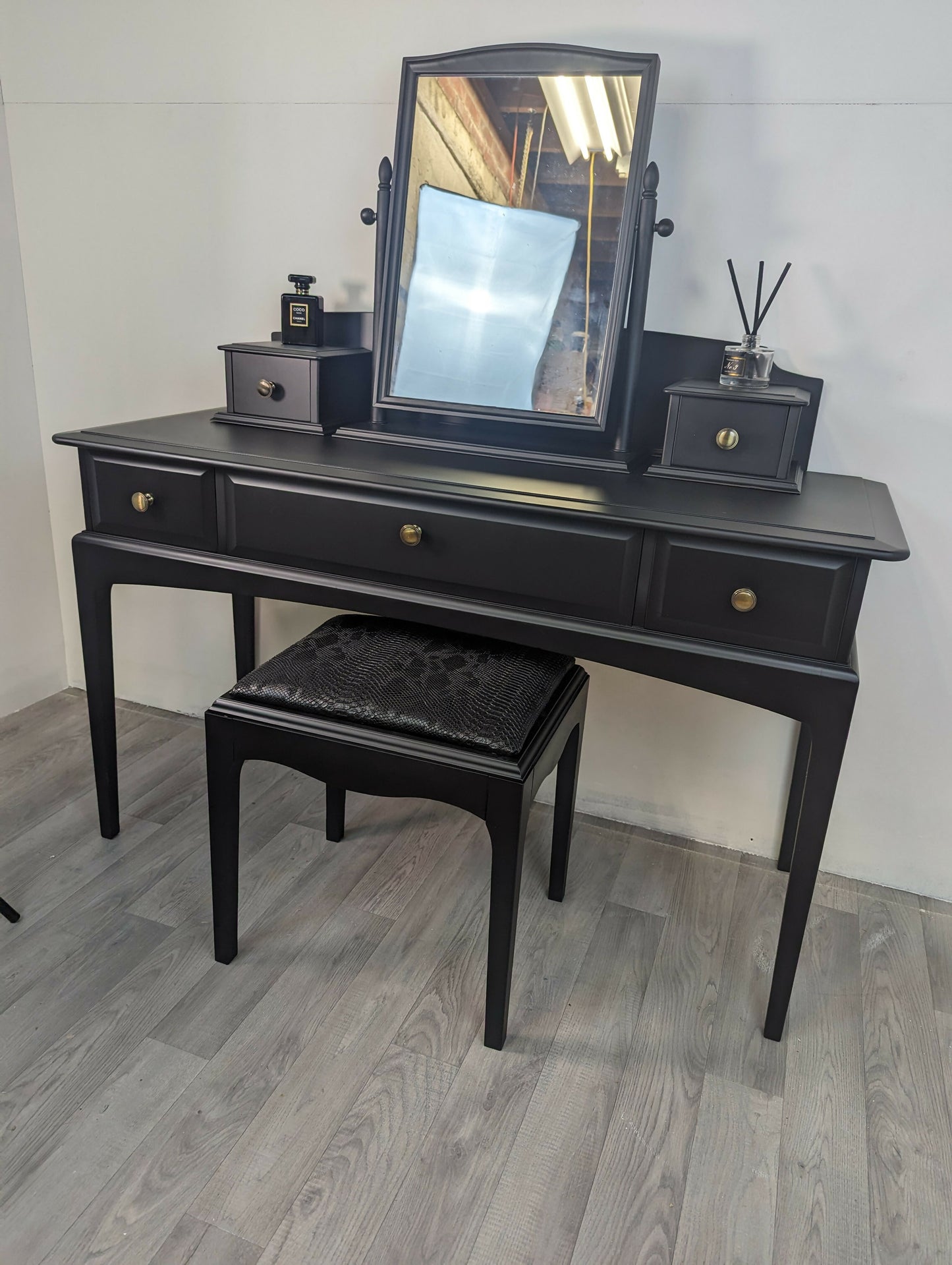 Stag Minstrel Dressing Table Mirror & Stool Black