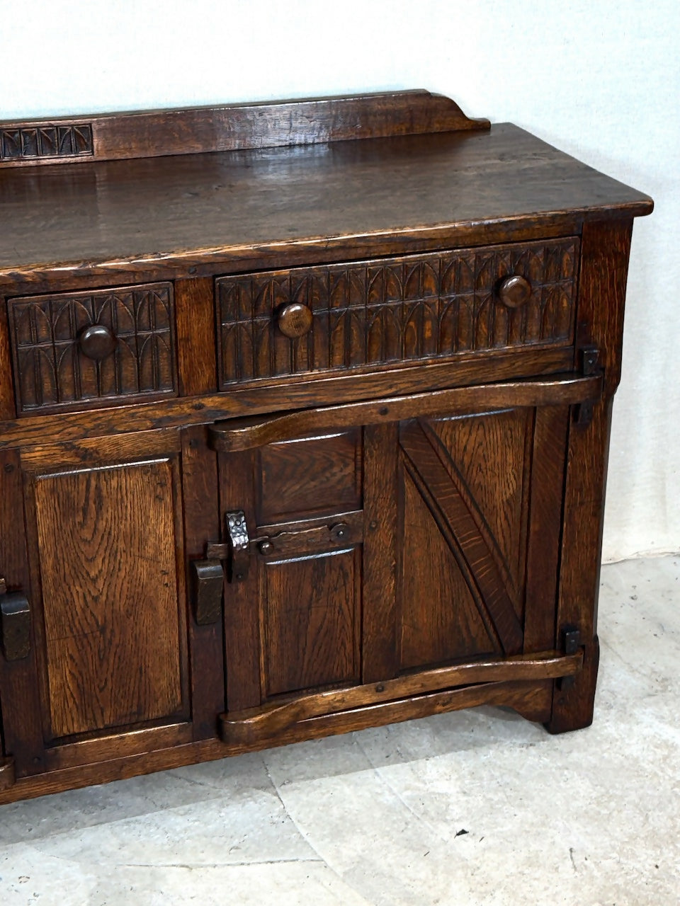 A NIGEL RUPERT GRIFFITHS MONASTIC CARVED OAK DRESSER BASE / SIDEBOARD / CABINET / CUPBOARD.