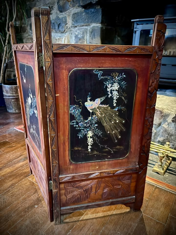 Eastern/Oriental Folding Peacock Fire Screen / Decorative Table Screen Carved Wood & Mother Of Pearl Style Inlay