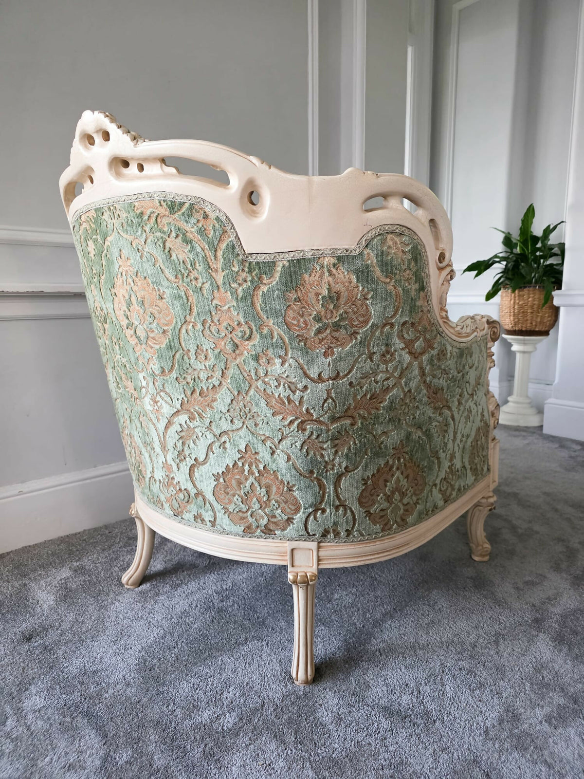 VIntage Italian Rococo / Baroque-Style French Louis XV/XVI Carved Wood Bergère,