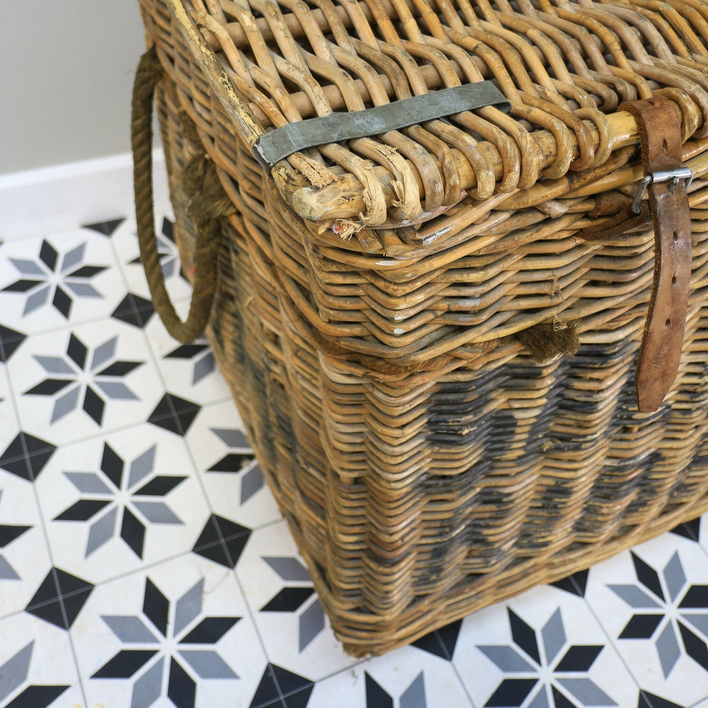 Arthur Craven Mill Basket in Wicker with Rope Handles and Lid