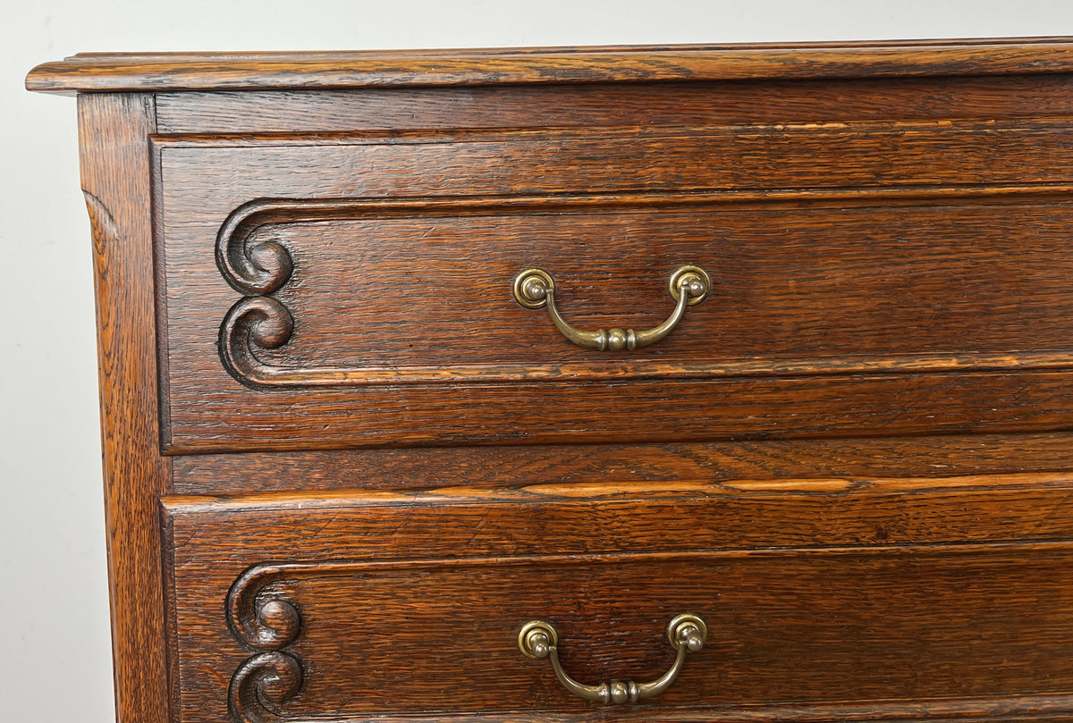 Chest of Drawers Vintage French Louis Oak 4 Drawers Carved Cabinet LOT 6527