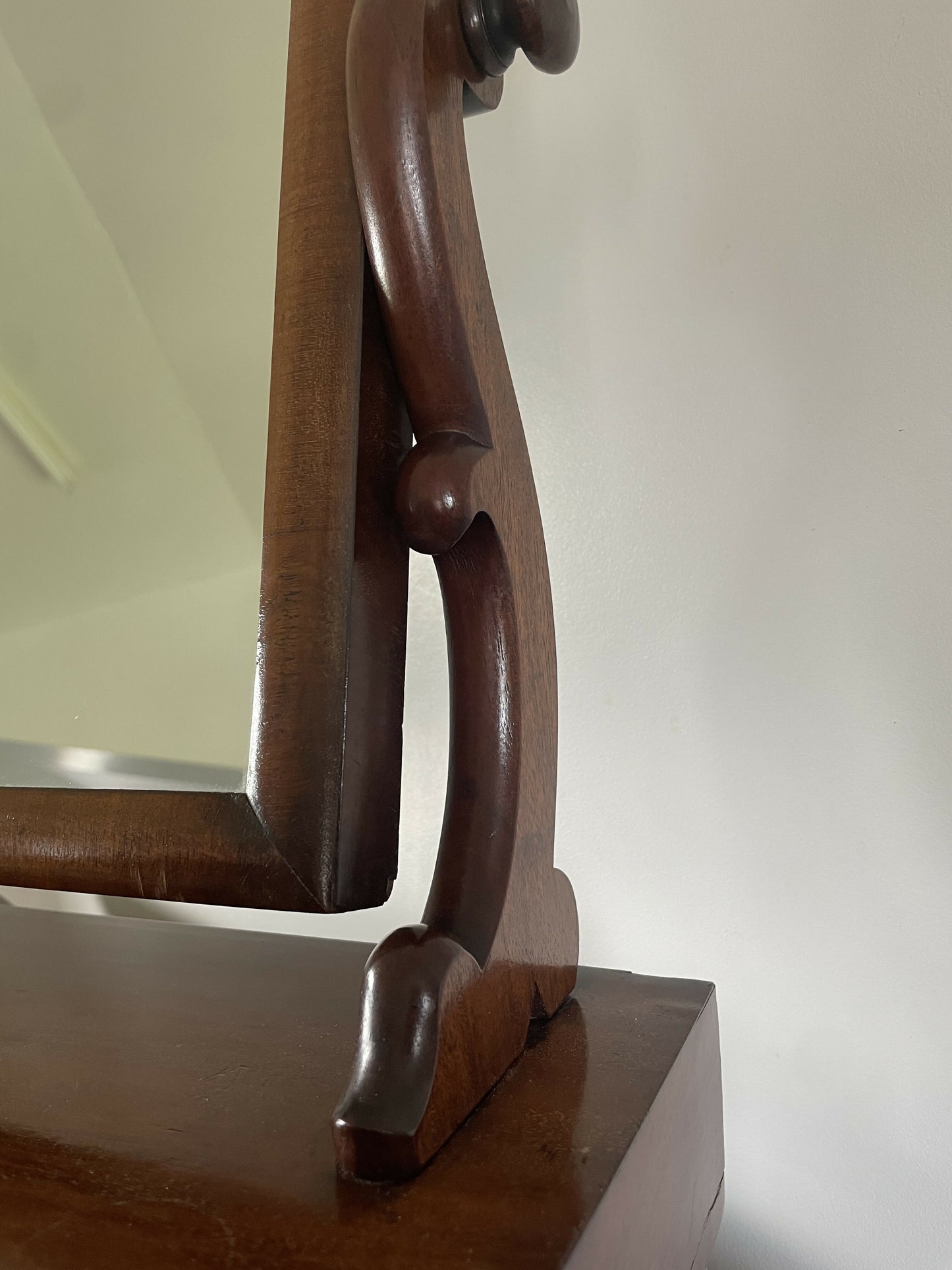 An Antique Victorian mahogany table top mirror