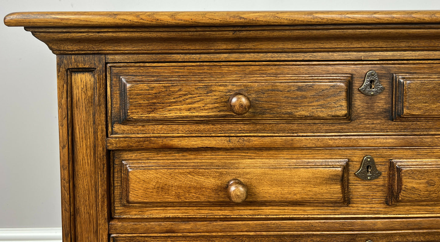 Chest of Drawers Vintage French Style Oak 4 Drawers Carved Cabinet LOT 6258