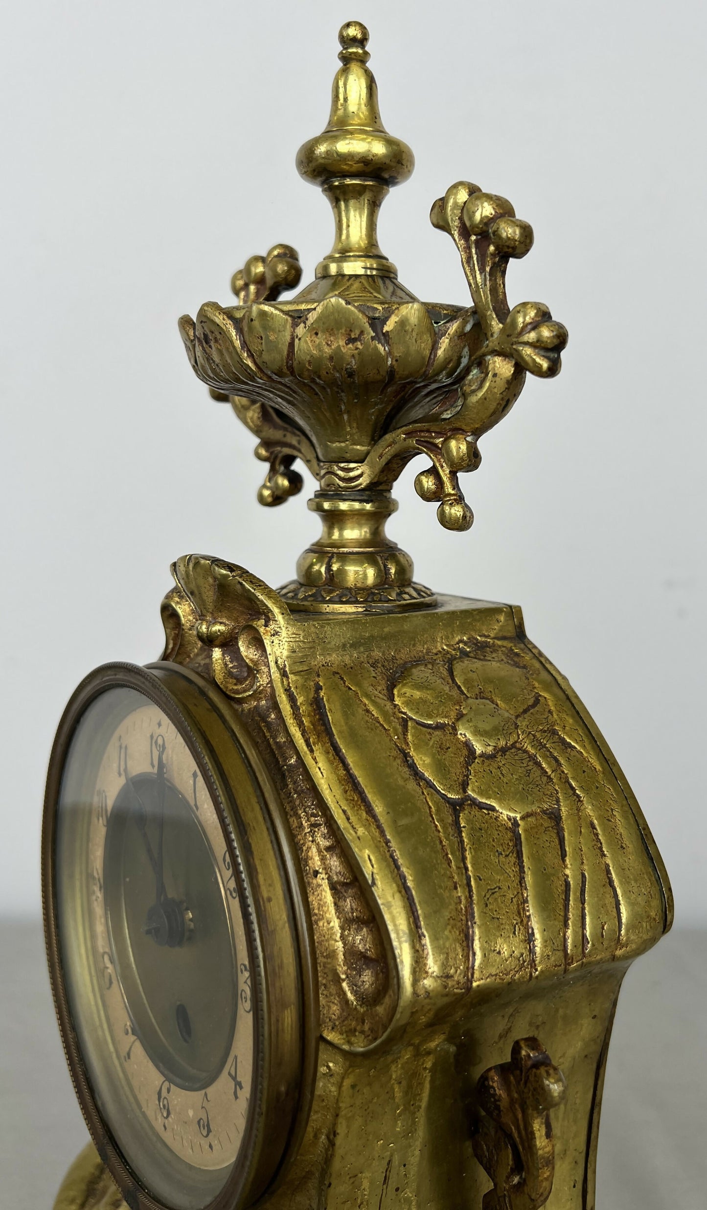 Clock Antique French Style Brass Ornate Mantel Clock with Key LOT 6473