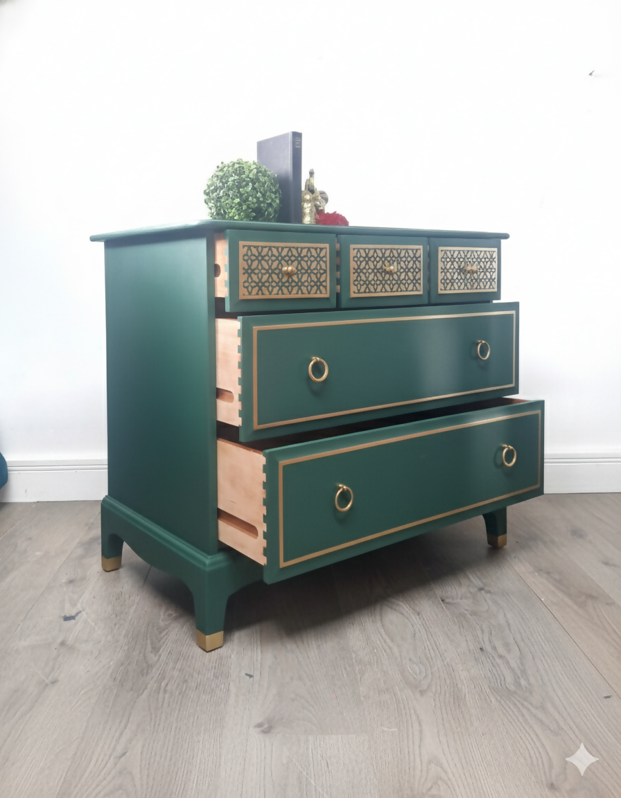 Stag minstrel chest of drawers