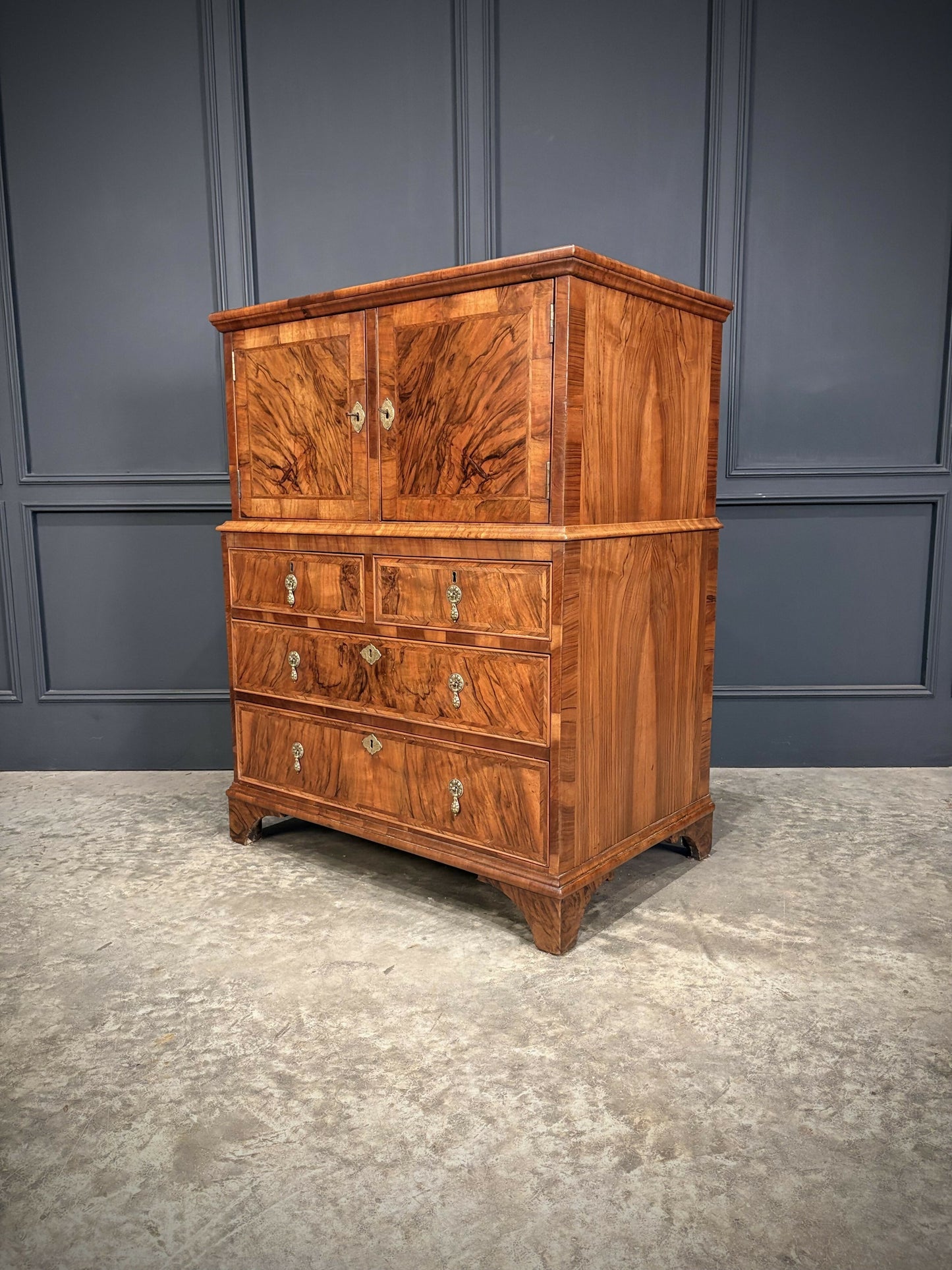 Vintage Walnut Drinks Cocktail Cabinet On Chest
