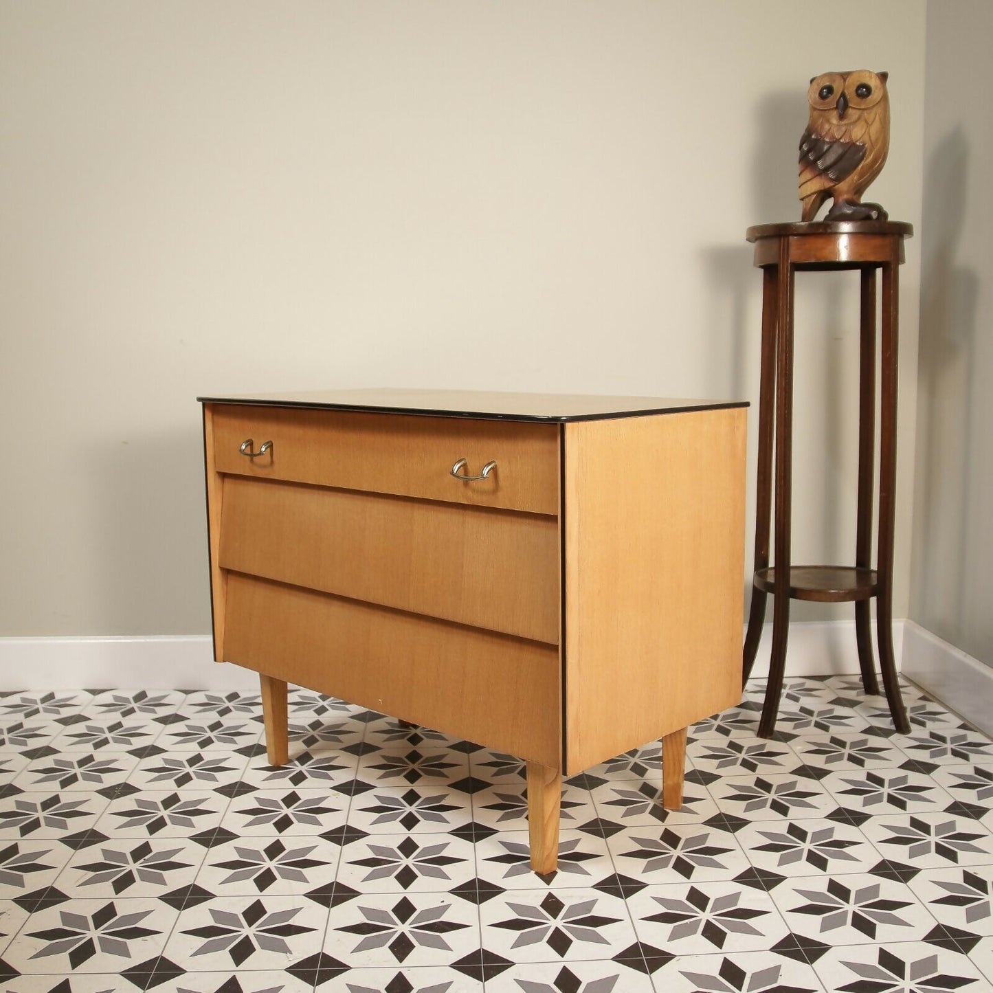 Vintage retro chest of drawers Avalon Yatton Oak faced Mid Century Retro