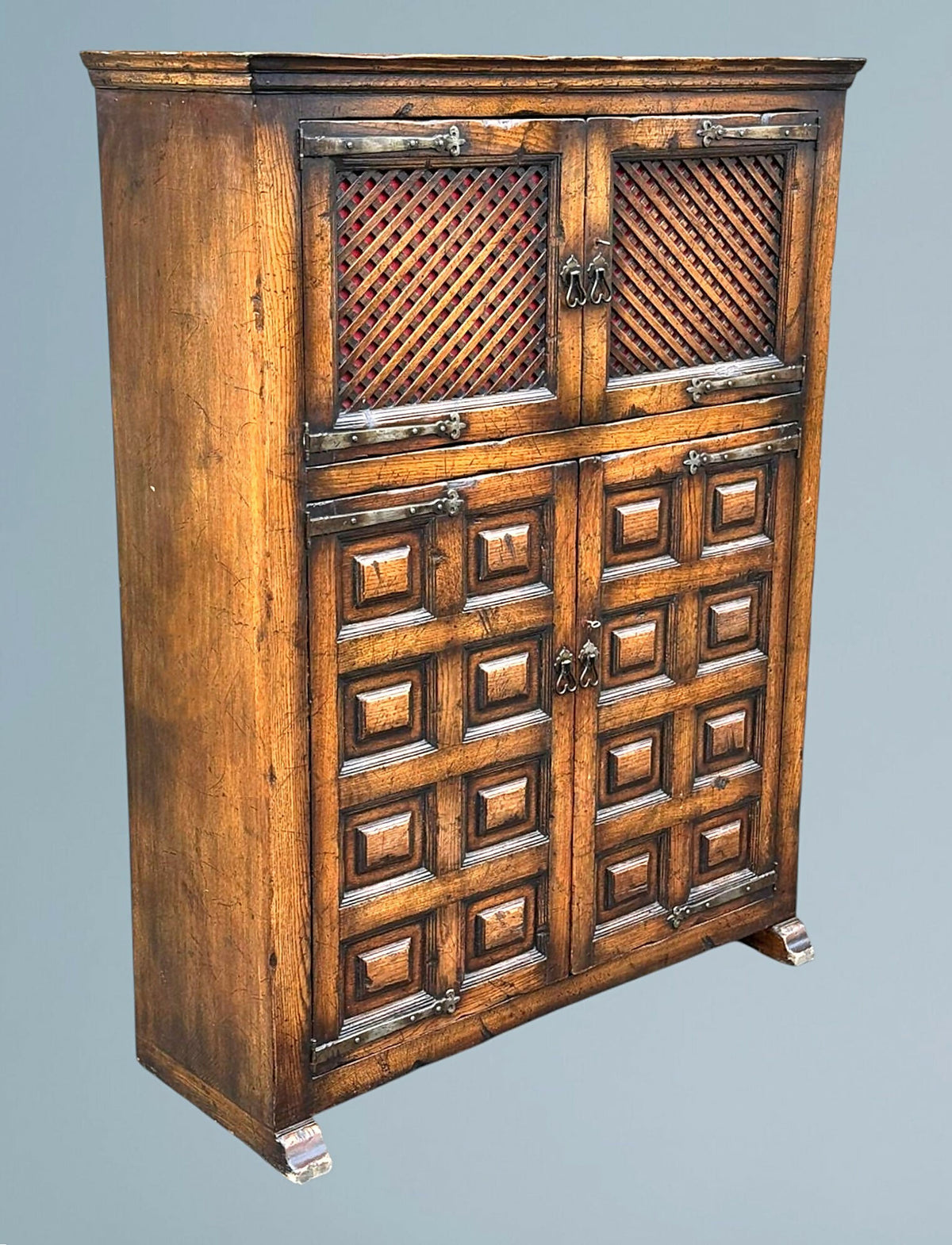 Good Quality Oak Cocktail Cabinet / Oak Drinks Cabinet Titchmarsh Goodwin?