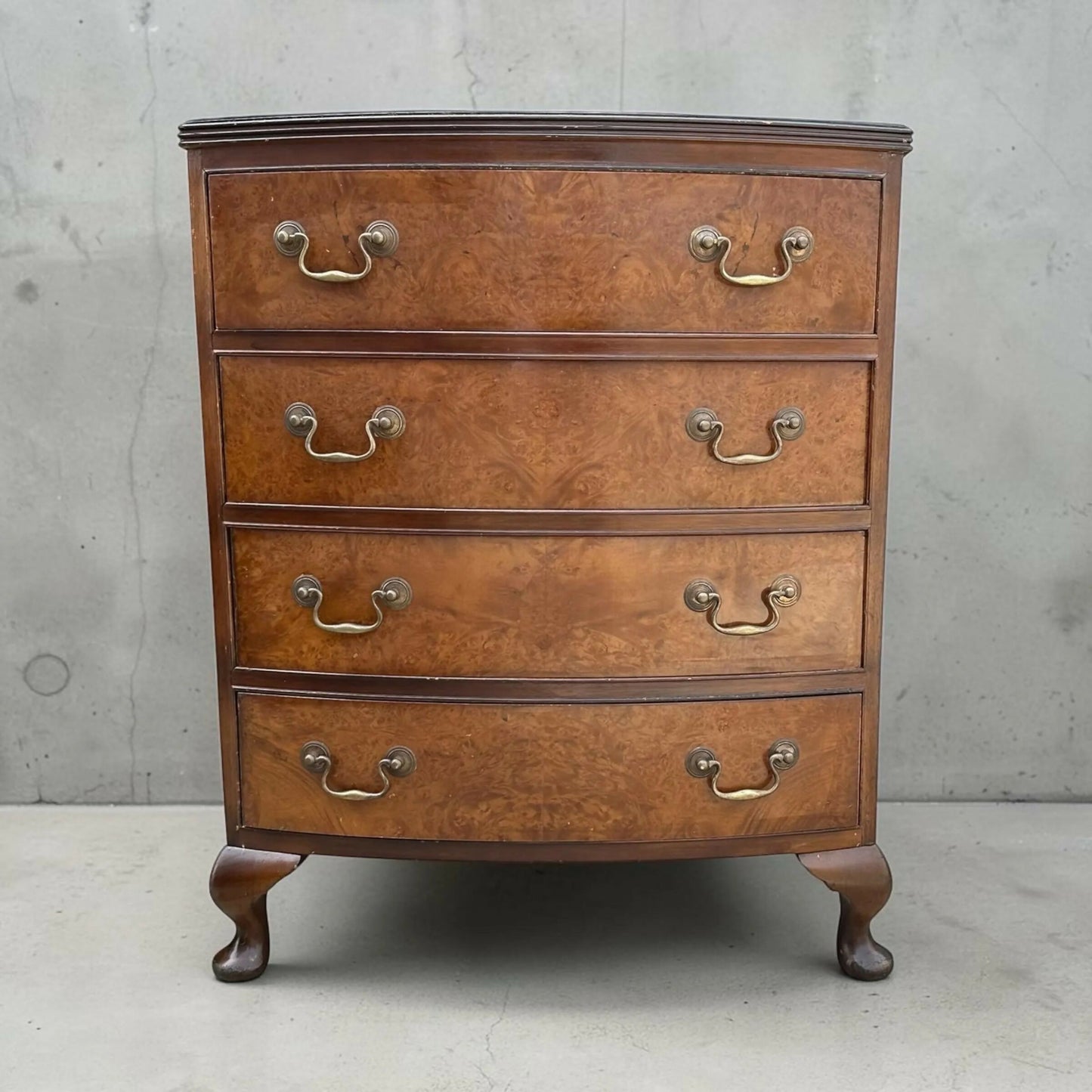 Vintage Georgian style Walnut chest of drawers / bedside table