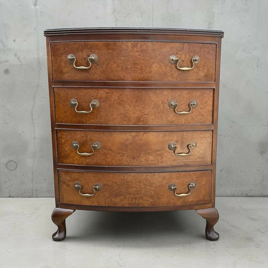 Vintage Georgian style Walnut chest of drawers / bedside table