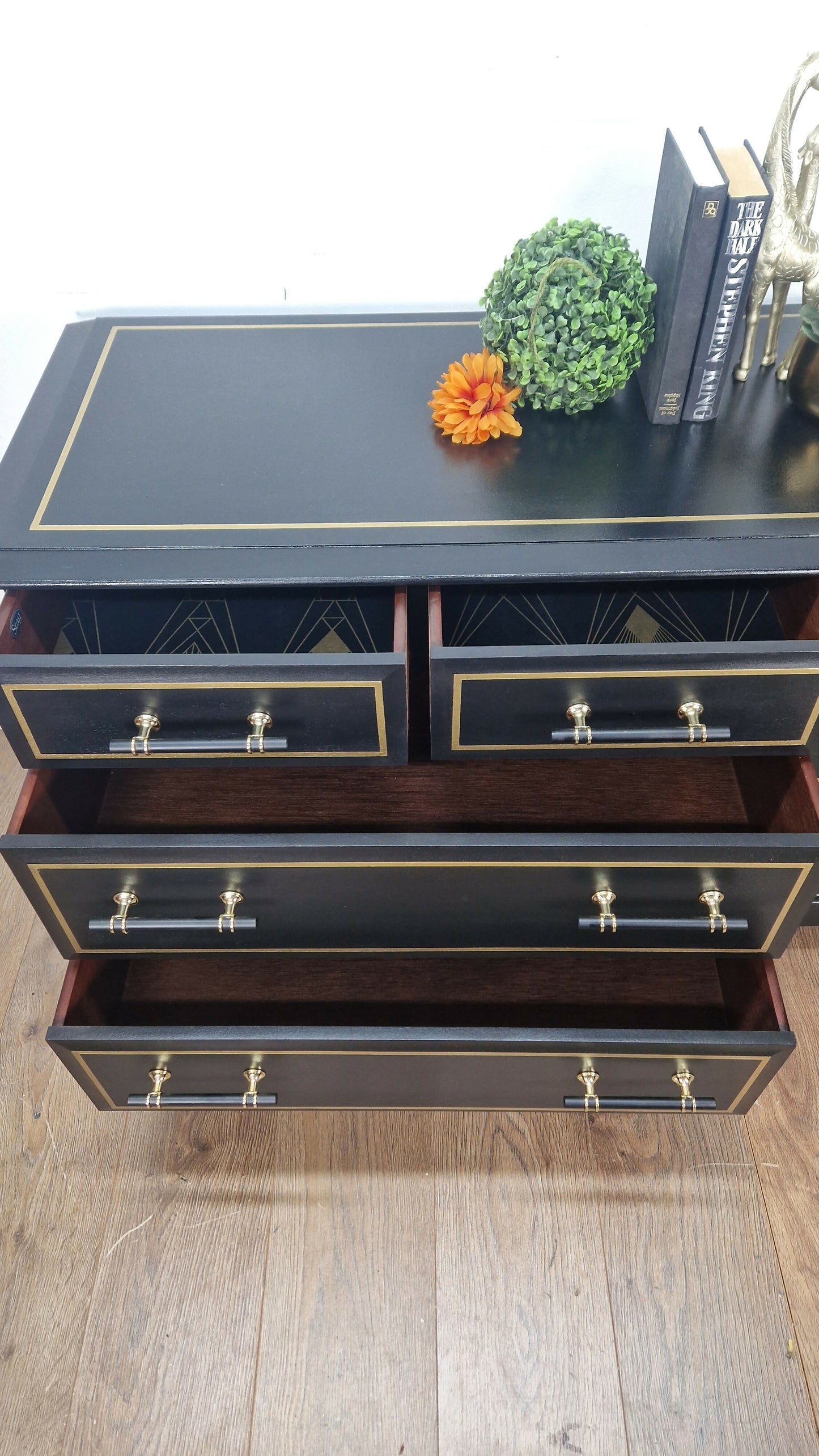 Black and gold stag minstrel captains chest